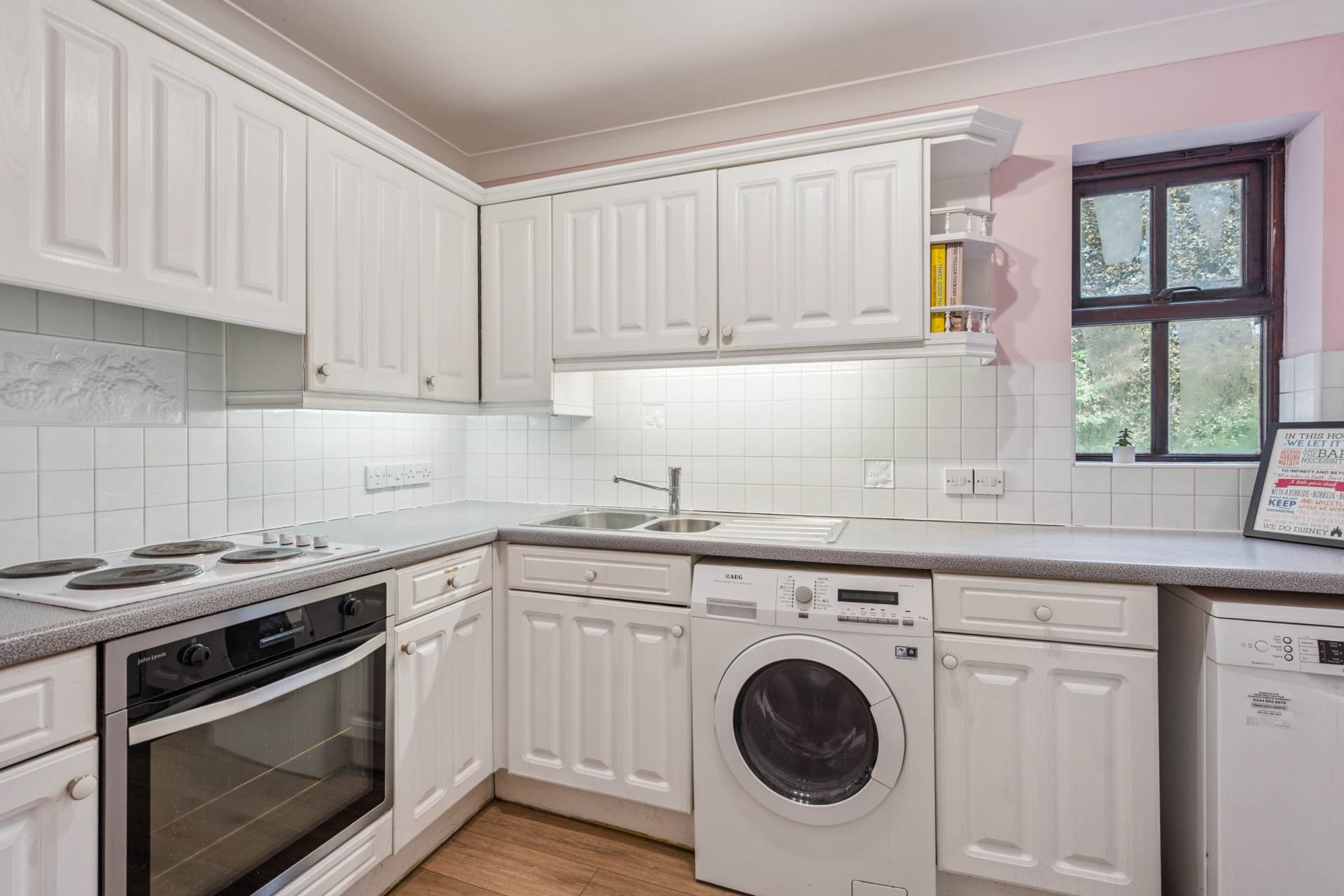 Additional Property Image 2 bedroom Apartment for sale in Watford 6