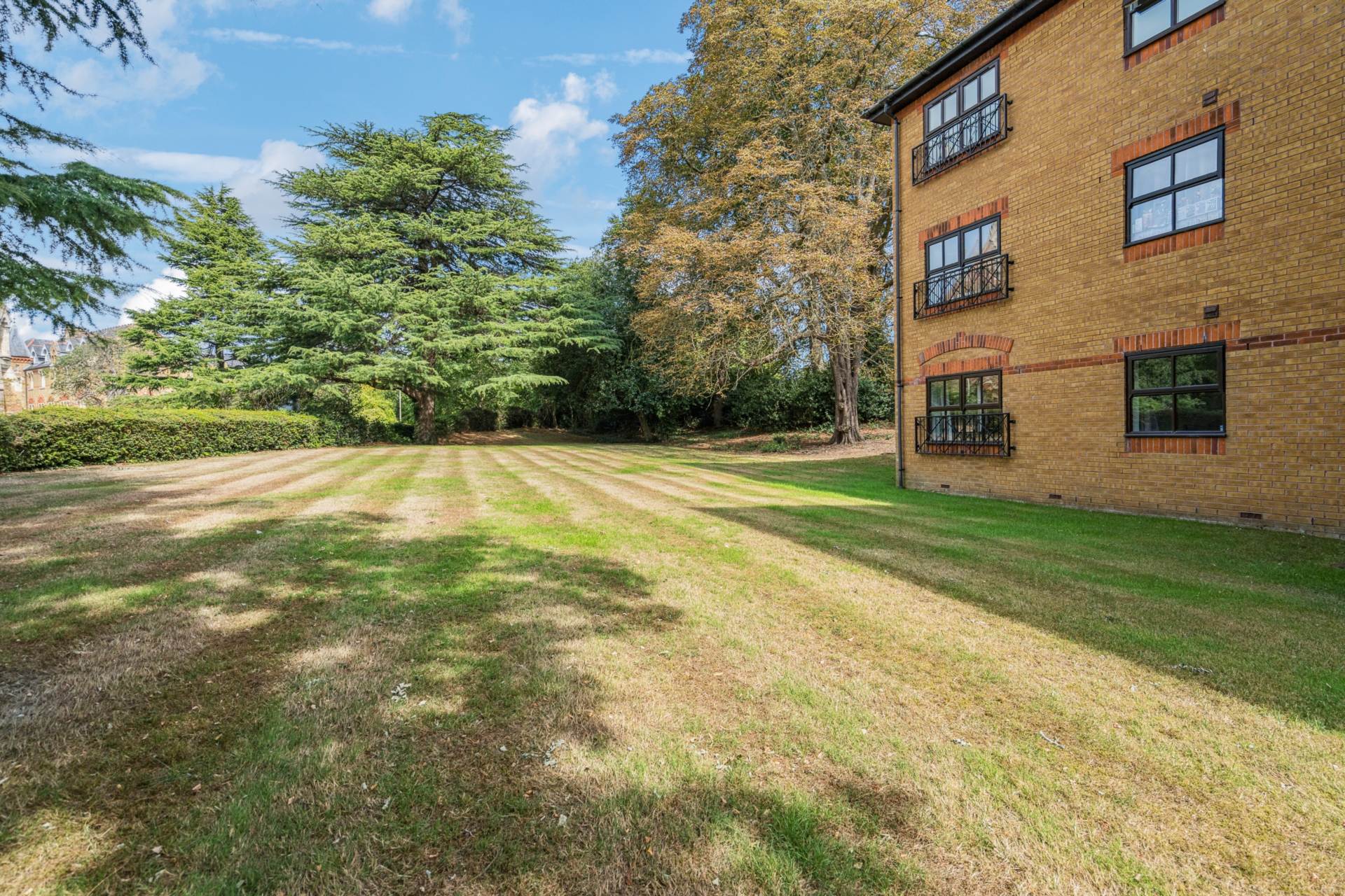 Additional Property Image 2 bedroom Apartment for sale in Watford 11