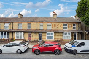 3 bedroom Terraced for sale in Watford