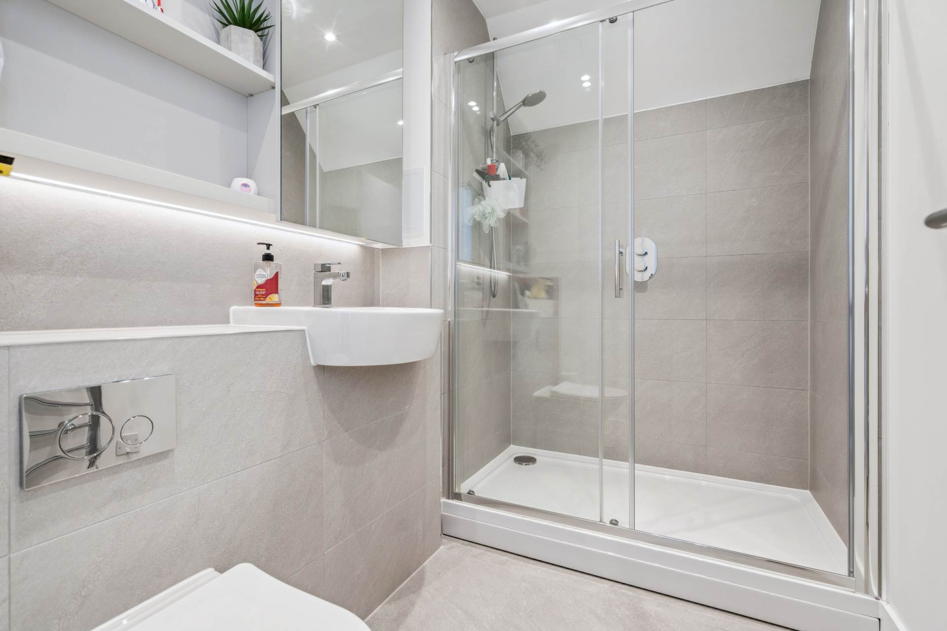 Additional Property Image 2 bedroom Flat for sale in Watford 11