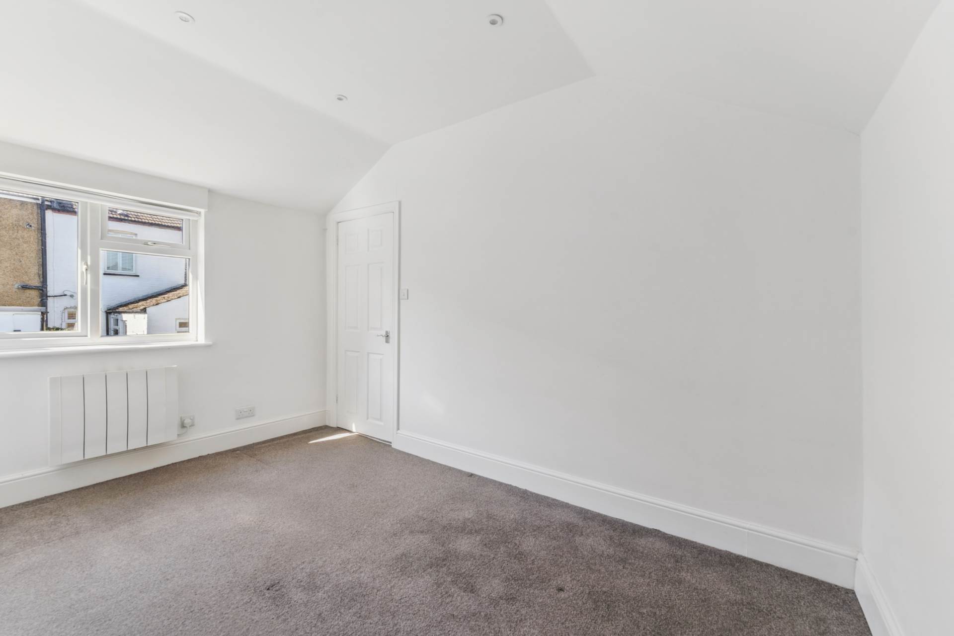 Additional Property Image 1 bedroom Maisonette for sale in Watford 9