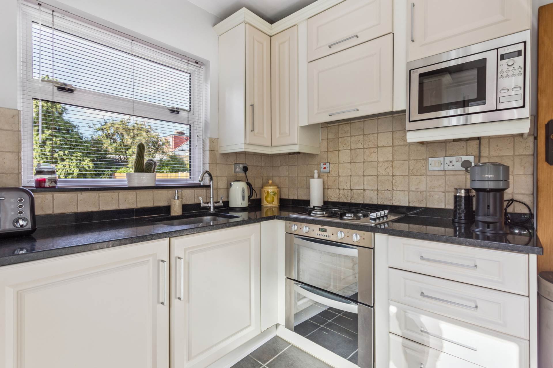 Additional Property Image 3 bedroom Semi Detached for sale in Watford 8
