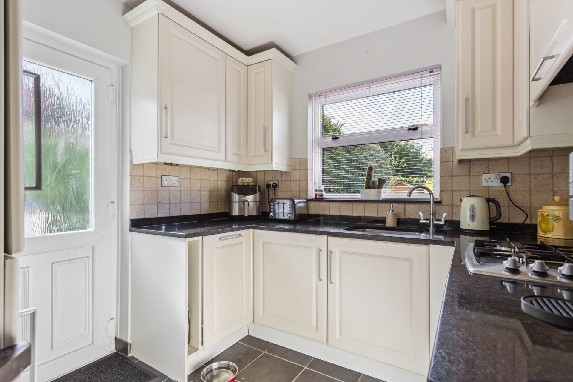 Additional Property Image 3 bedroom Semi Detached for sale in Watford 9