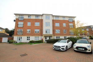 2 bedroom Apartment to rent in Watford