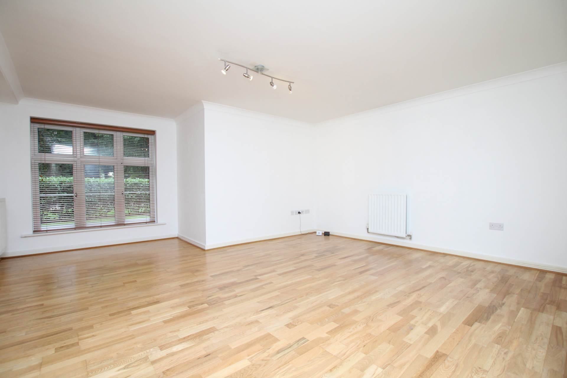 Additional Property Image 2 bedroom Apartment to rent in Kings Langley 2