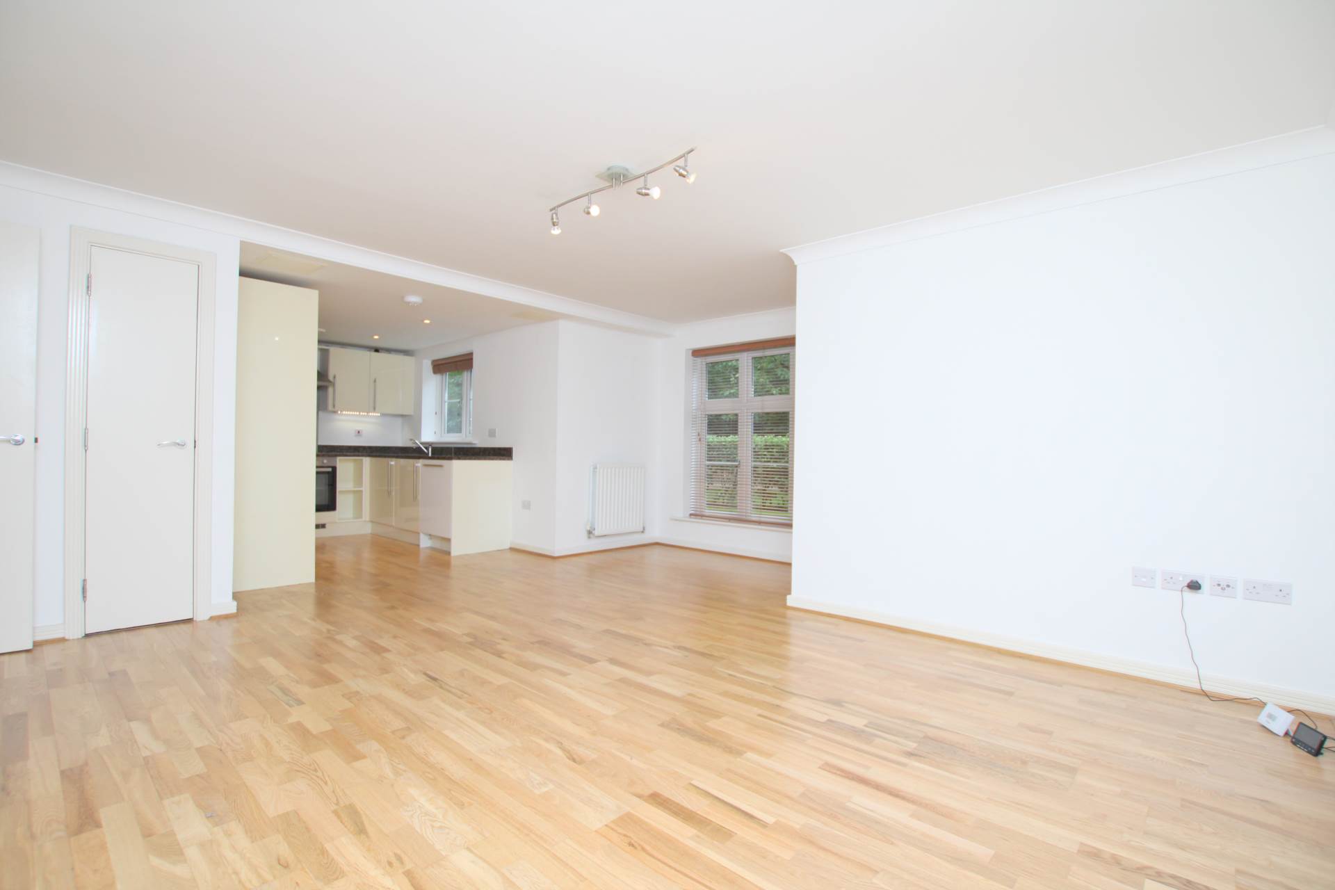 Additional Property Image 2 bedroom Apartment to rent in Kings Langley 3