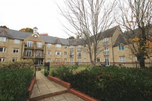2 bedroom Apartment to rent in Watford