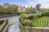 2 bedroom Flat for sale in London