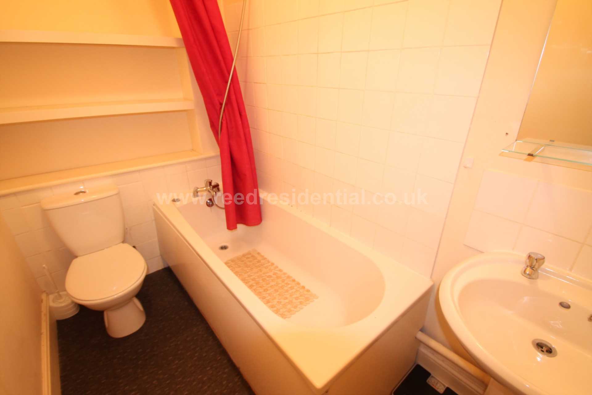Additional Property Image 1 bedroom Flat to rent in Westcliff On Sea 3