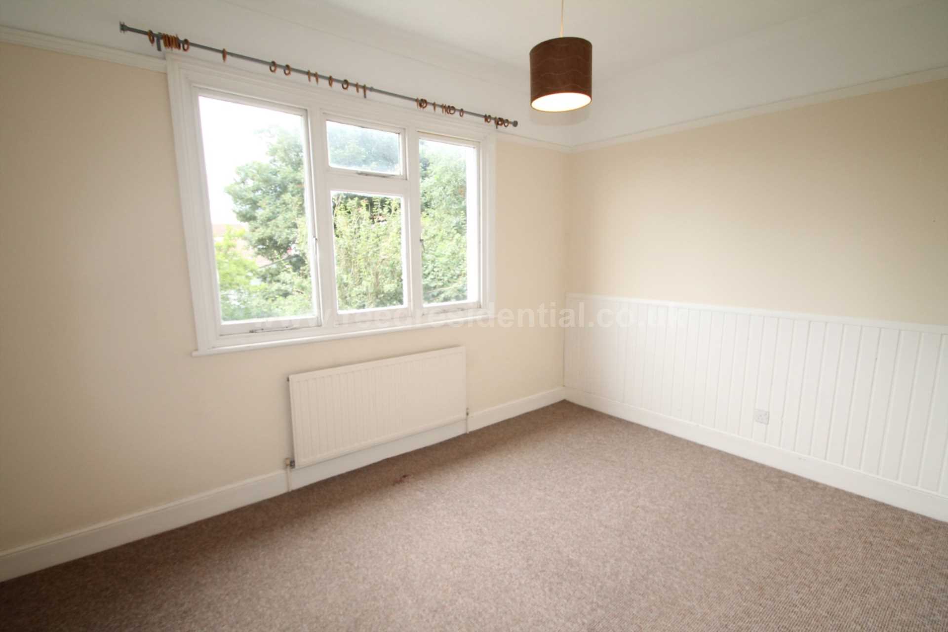 Additional Property Image 1 bedroom Flat to rent in Westcliff On Sea 6