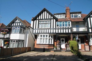 1 bedroom Flat to rent in Westcliff On Sea