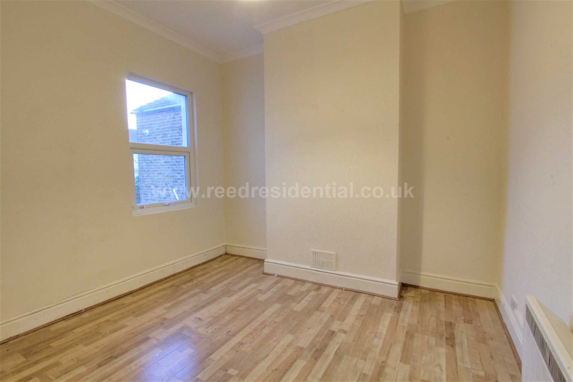 Additional Property Image 2 bedroom Flat to rent in Westcliff On Sea 3