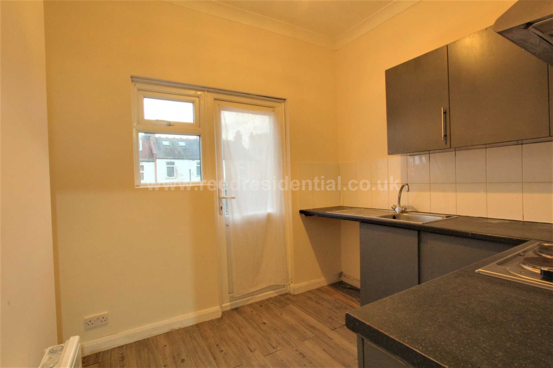 Additional Property Image 2 bedroom Flat to rent in Westcliff On Sea 4