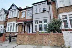 2 bedroom Flat to rent in Westcliff On Sea