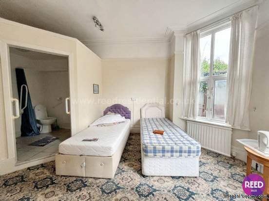Additional Property Image 17 bedroom Detached for sale in Westcliff On Sea 5