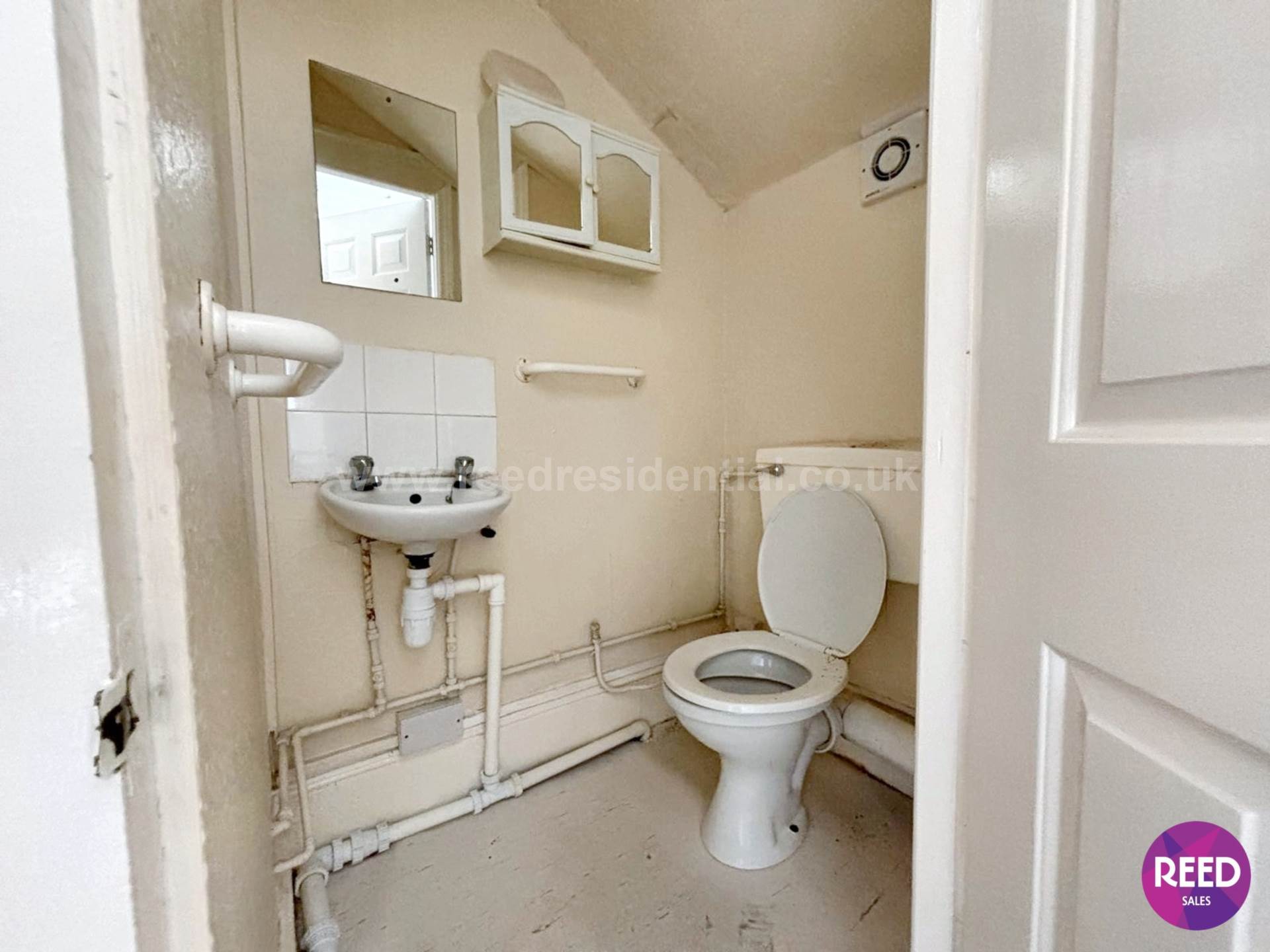 Additional Property Image 17 bedroom Detached for sale in Westcliff On Sea 42