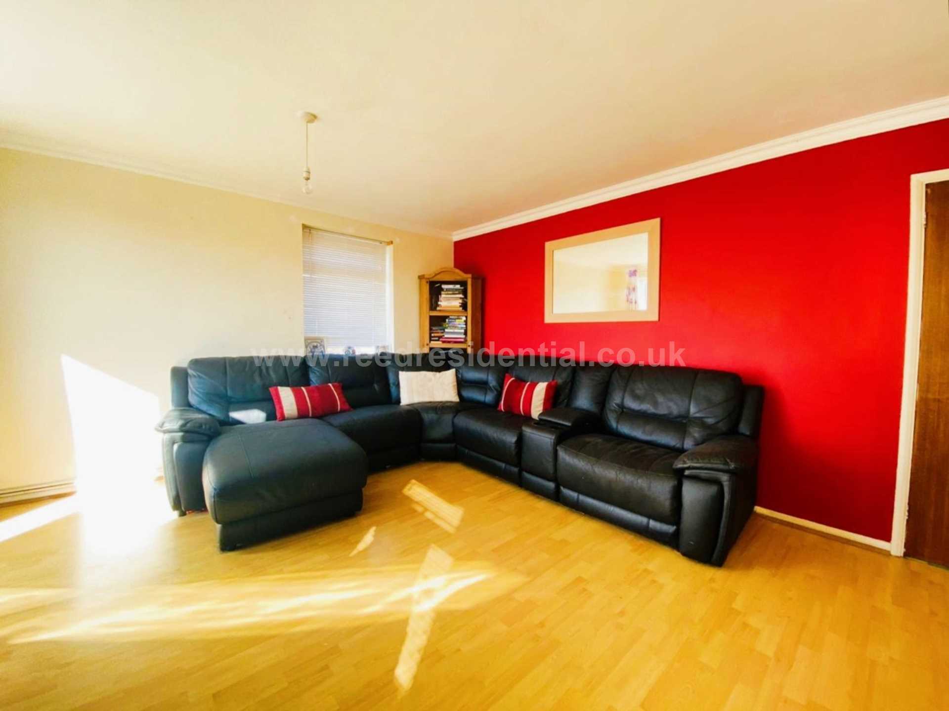 Additional Property Image 2 bedroom Flat for sale in Westcliff On Sea 5