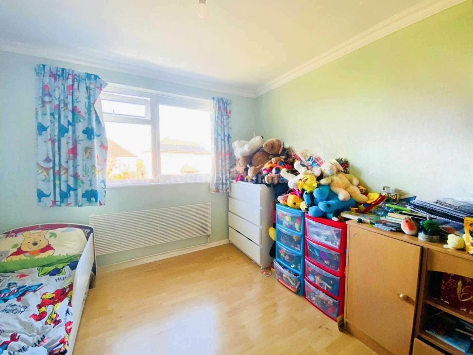 Additional Property Image 2 bedroom Flat for sale in Westcliff On Sea 9
