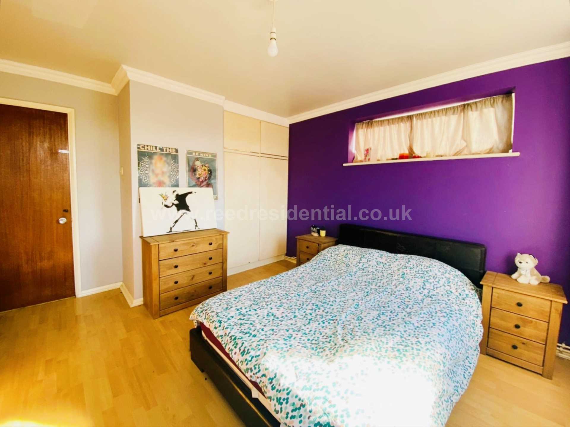Additional Property Image 2 bedroom Flat for sale in Westcliff On Sea 10