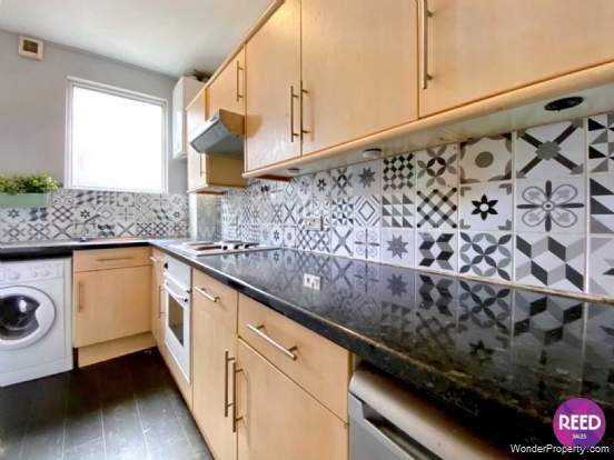 Additional Property Image 2 bedroom Flat for sale in Westcliff On Sea 2