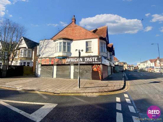 3 bedroom Flat for sale in Westcliff On Sea