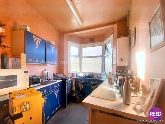 Additional Property Image 3 bedroom Flat for sale in Westcliff On Sea 9