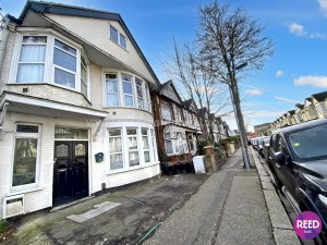 1 bedroom Flat to rent in Westcliff On Sea