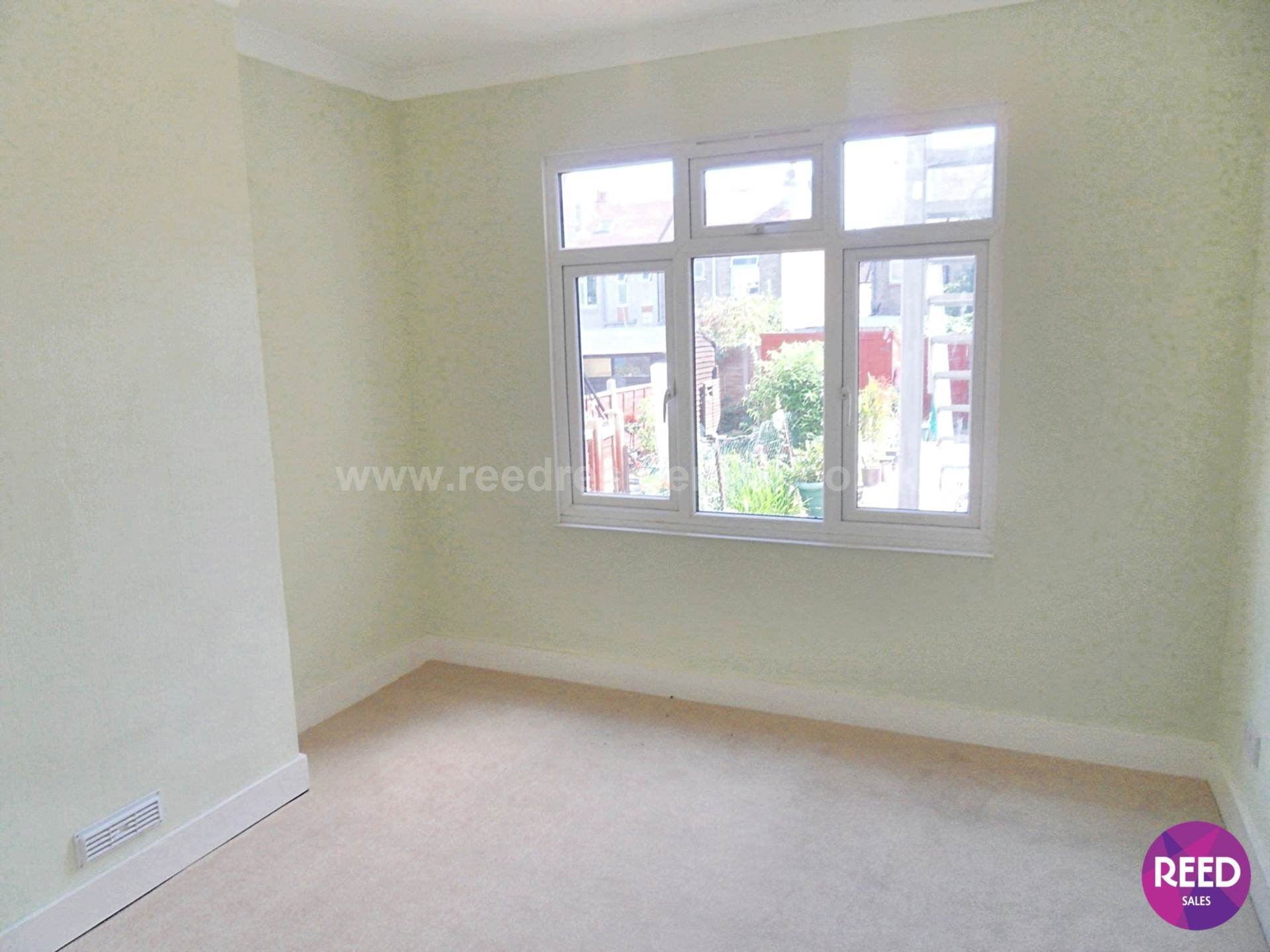 Additional Property Image 2 bedroom Flat to rent in Westcliff On Sea 3