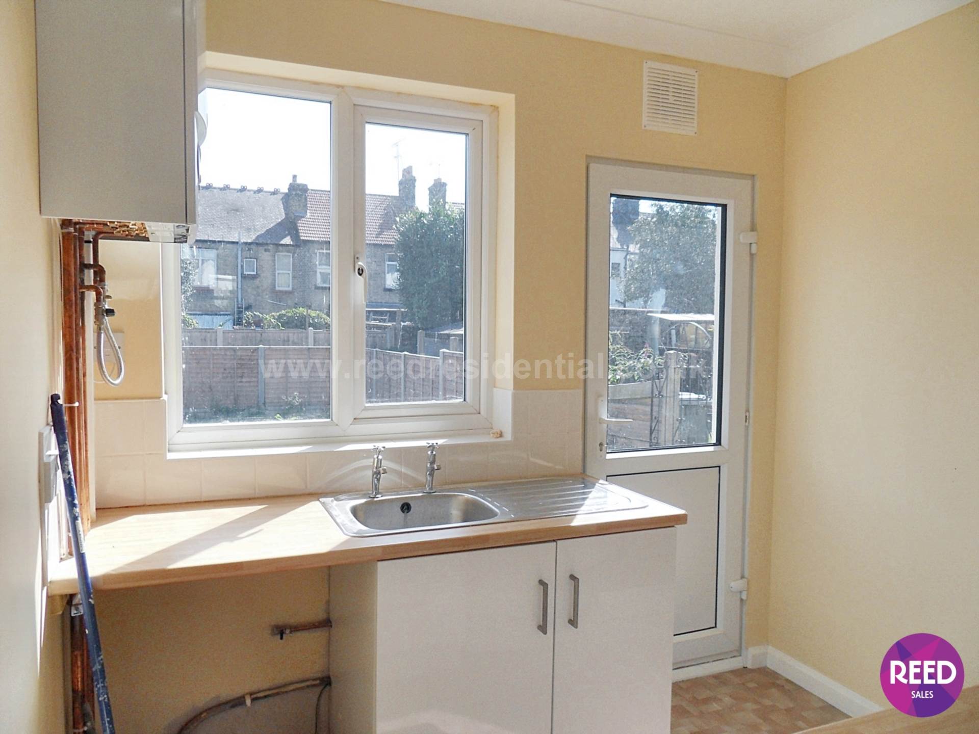 Additional Property Image 2 bedroom Flat to rent in Westcliff On Sea 5