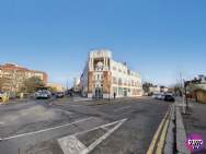 3 bedroom Flat for sale in Southend On Sea