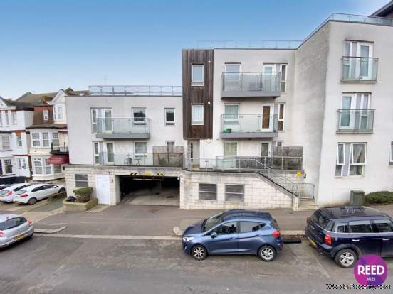 2 bedroom Flat for sale in Westcliff On Sea