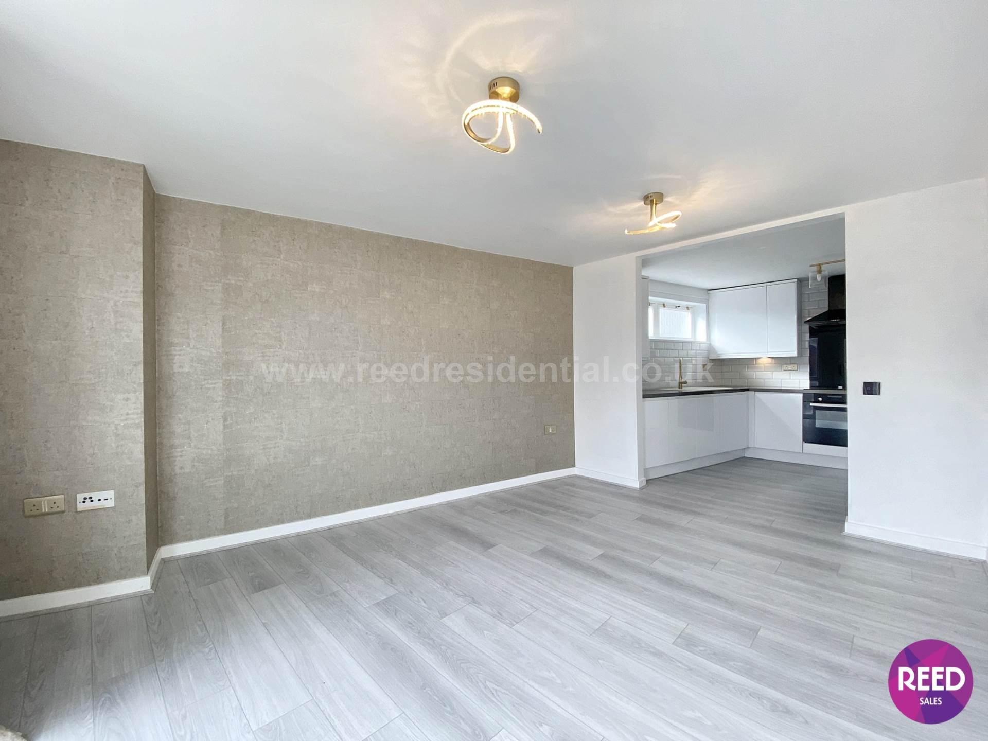 Additional Property Image 2 bedroom Flat for sale in Westcliff On Sea 2