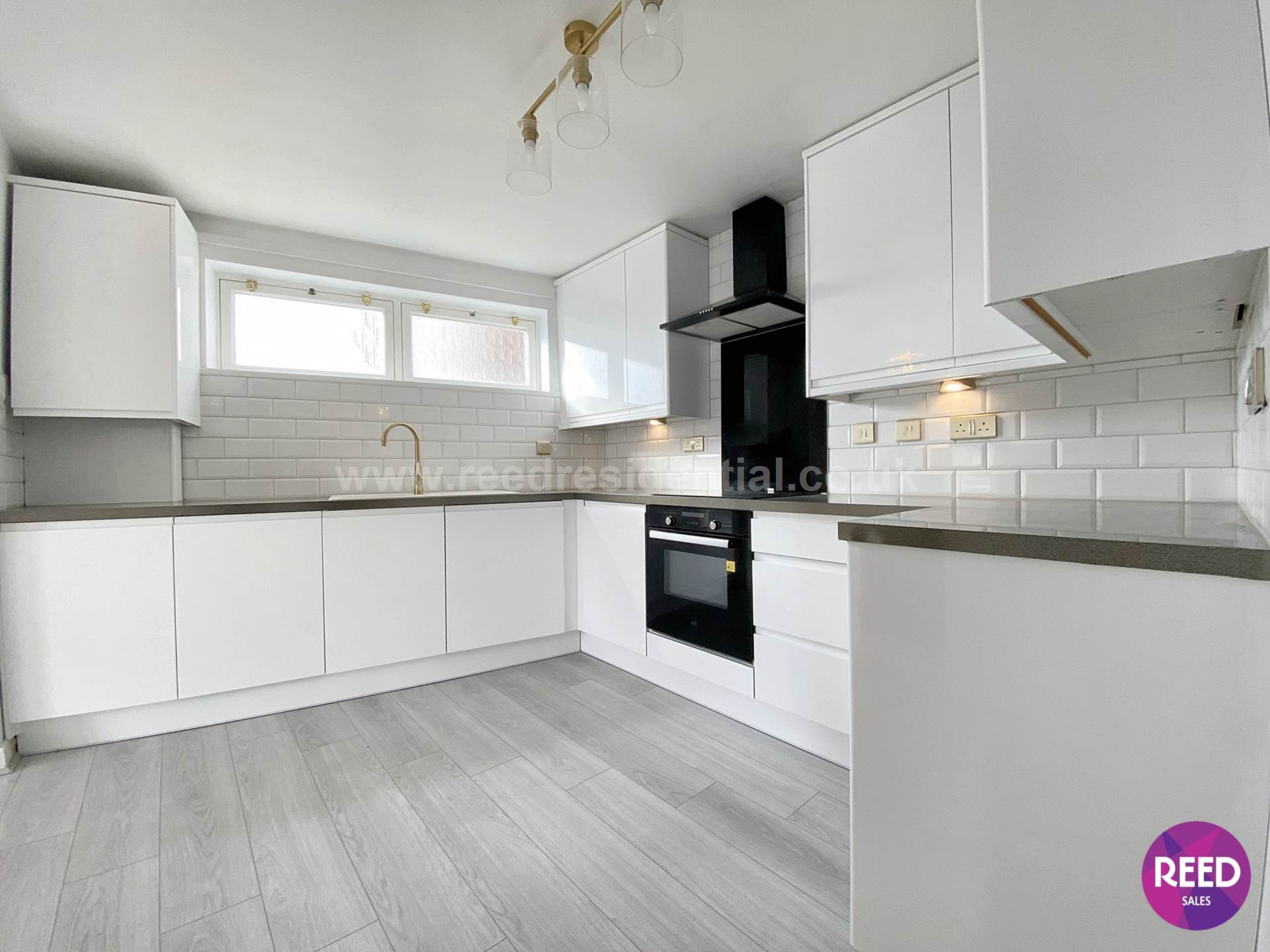 Additional Property Image 2 bedroom Flat for sale in Westcliff On Sea 3