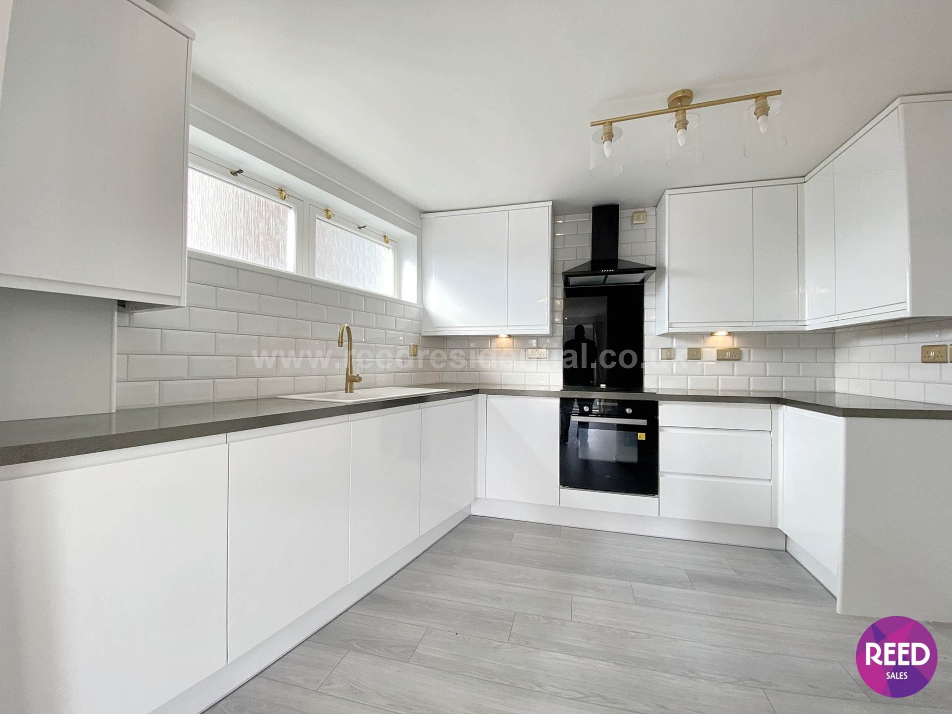 Additional Property Image 2 bedroom Flat for sale in Westcliff On Sea 9