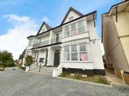 2 bedroom Apartment to rent in Westcliff On Sea