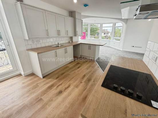 Additional Property Image 3 bedroom Apartment to rent in Westcliff On Sea 7