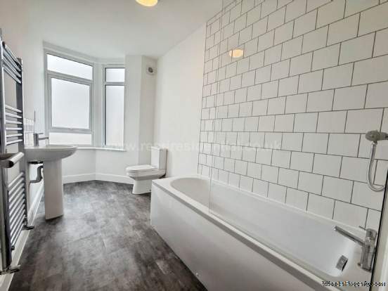 Additional Property Image 3 bedroom Apartment to rent in Westcliff On Sea 12