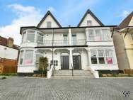 3 bedroom Apartment to rent in Westcliff On Sea
