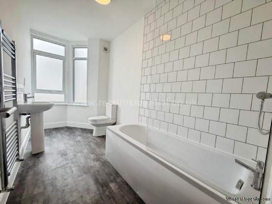 Additional Property Image 3 bedroom Apartment to rent in Westcliff On Sea 14