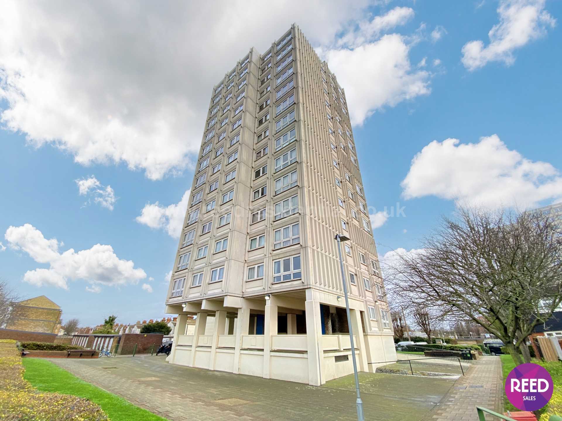 1 bedroom Apartment for sale in Westcliff On Sea