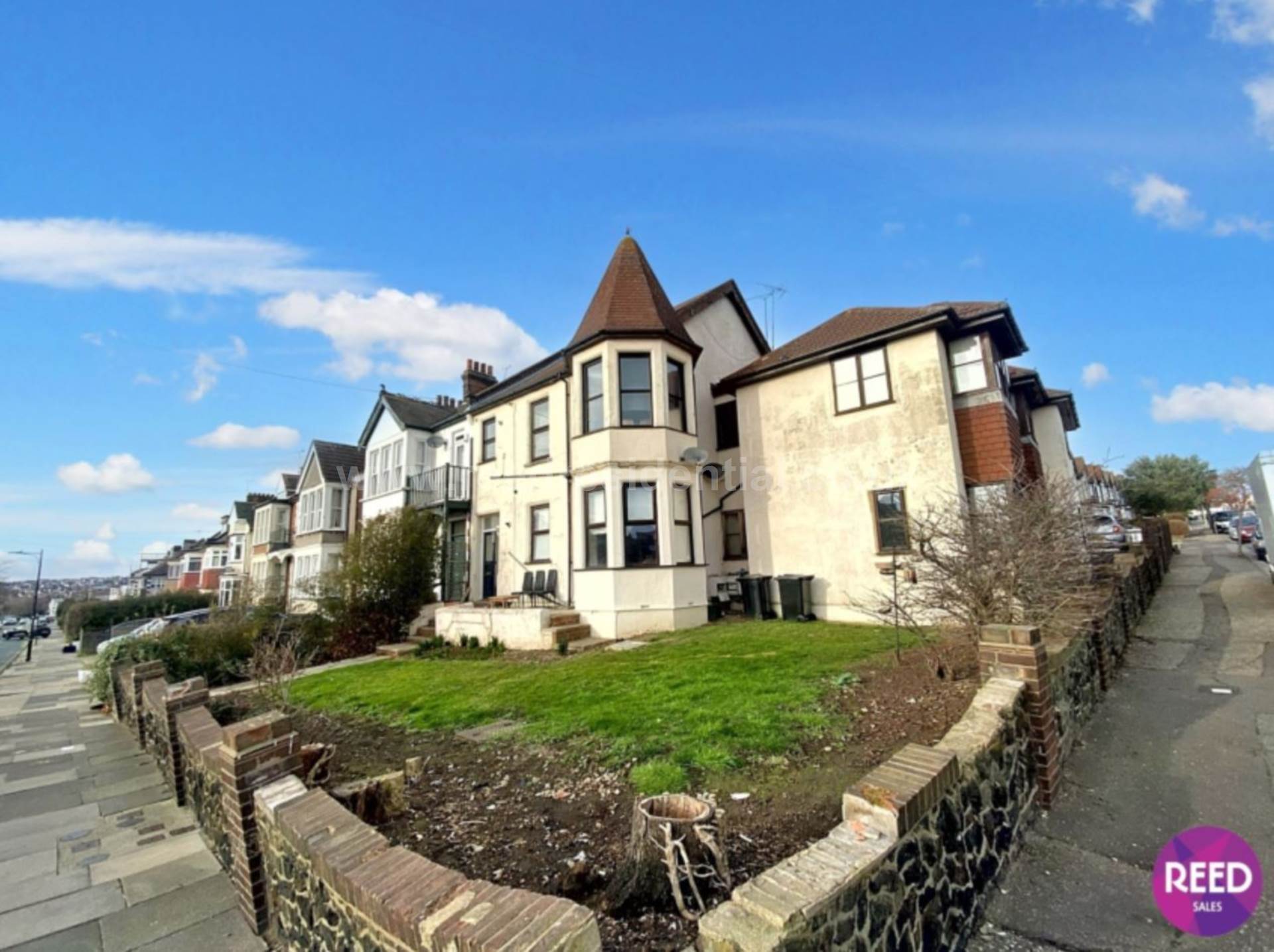 1 bedroom Flat to rent in Westcliff On Sea