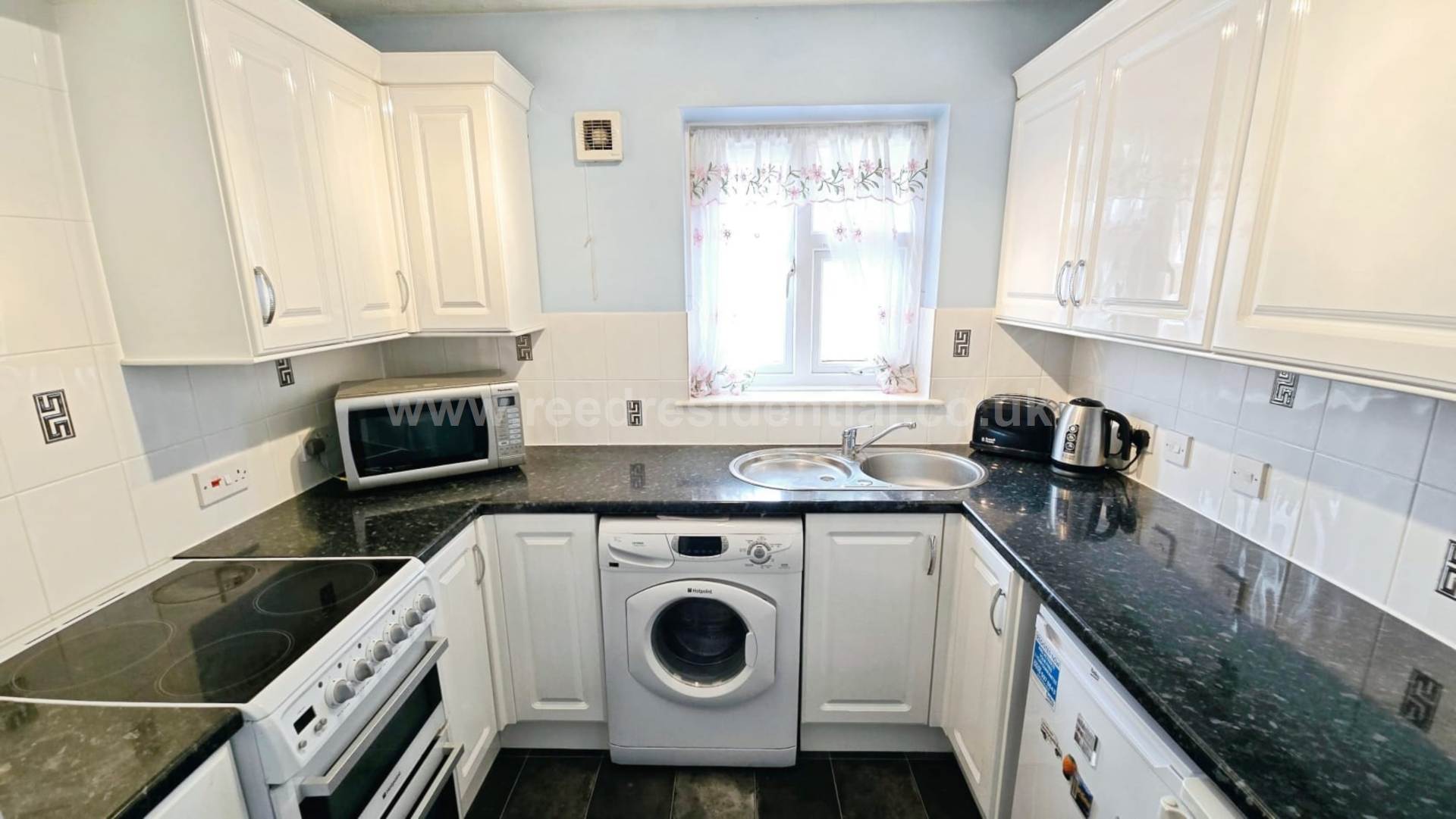 Additional Property Image 1 bedroom Flat for sale in Southend On Sea 3
