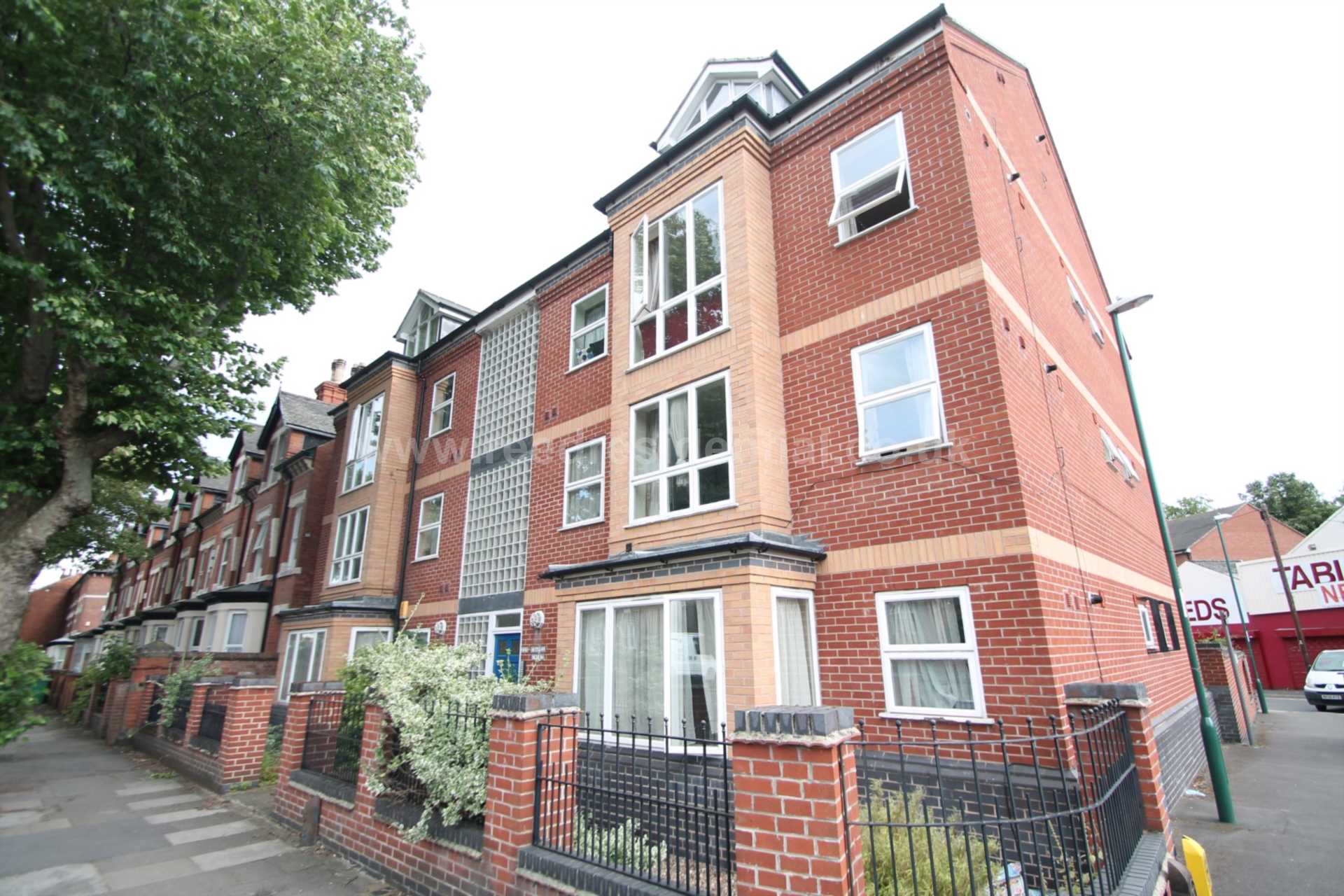 4 bedroom Apartment to rent in Nottingham