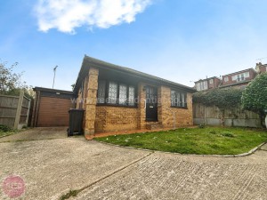 2 bedroom Detached Bungalow for sale in Westcliff On Sea