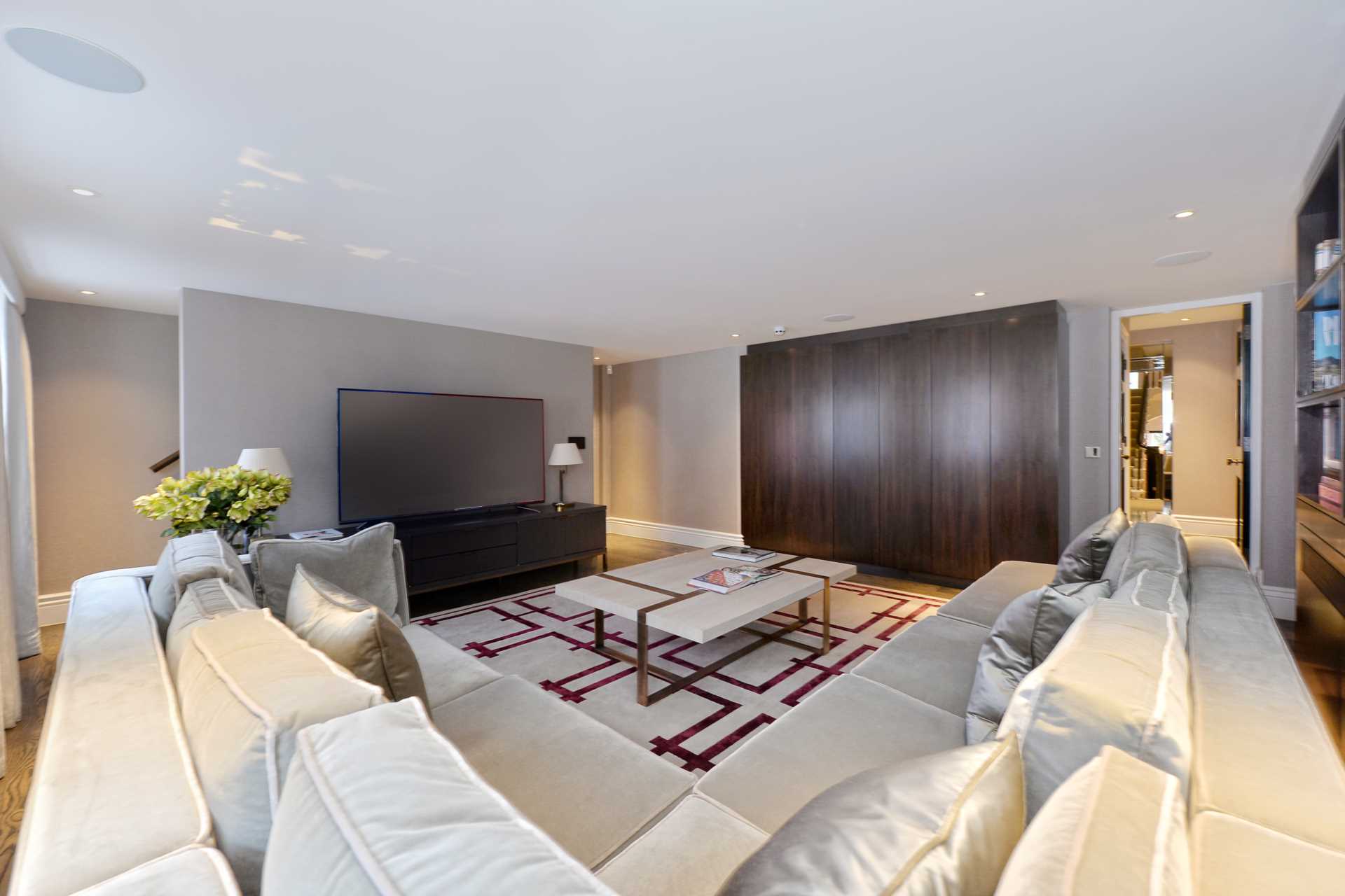 Additional Property Image 6 bedroom Town House to rent in London 5