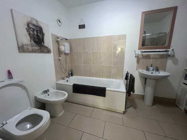 Additional Property Image 5 bedroom Detached for sale in Hayling Island 14