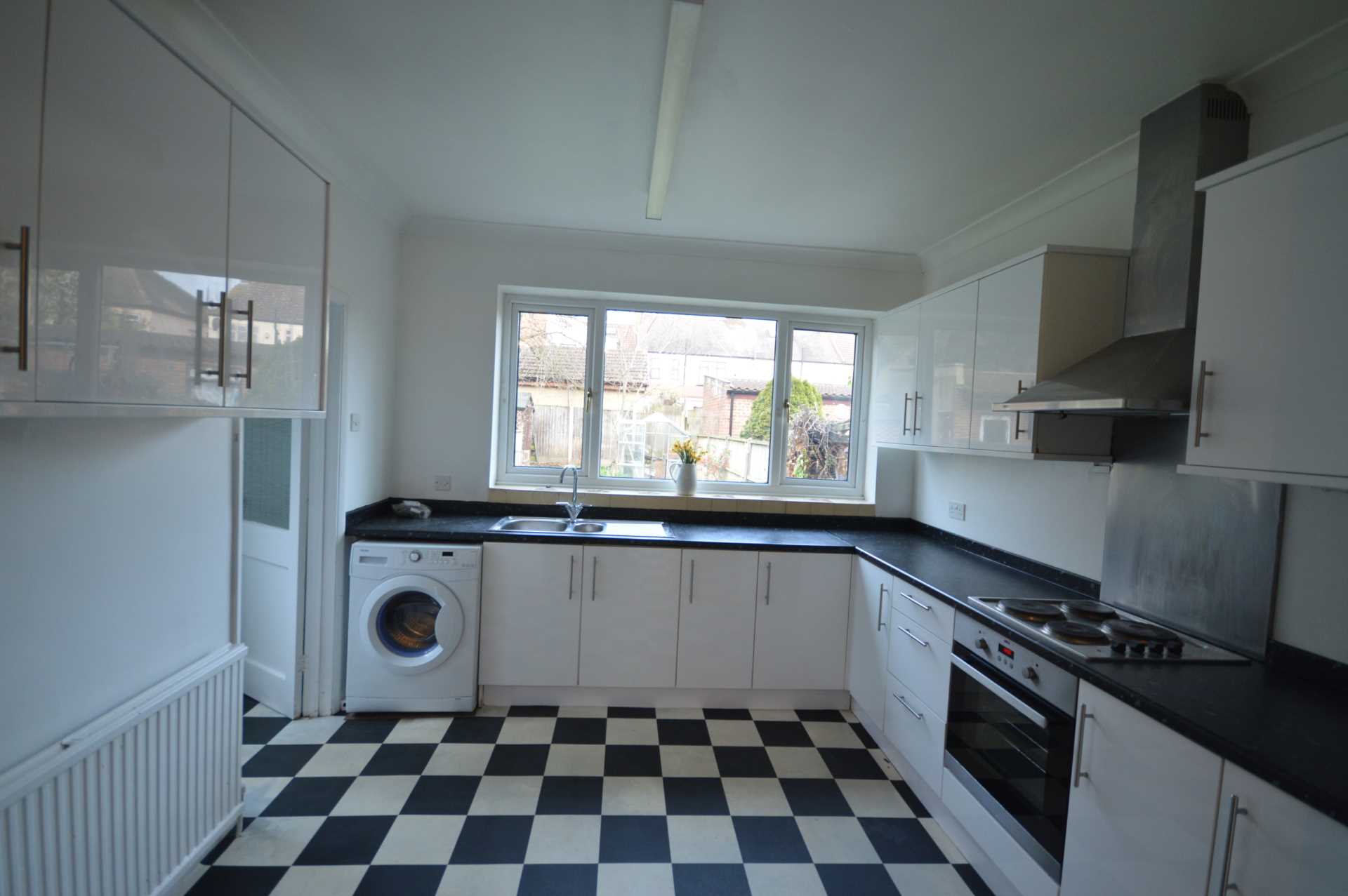 Additional Property Image 4 bedroom Semi Detached to rent in Ilford 6