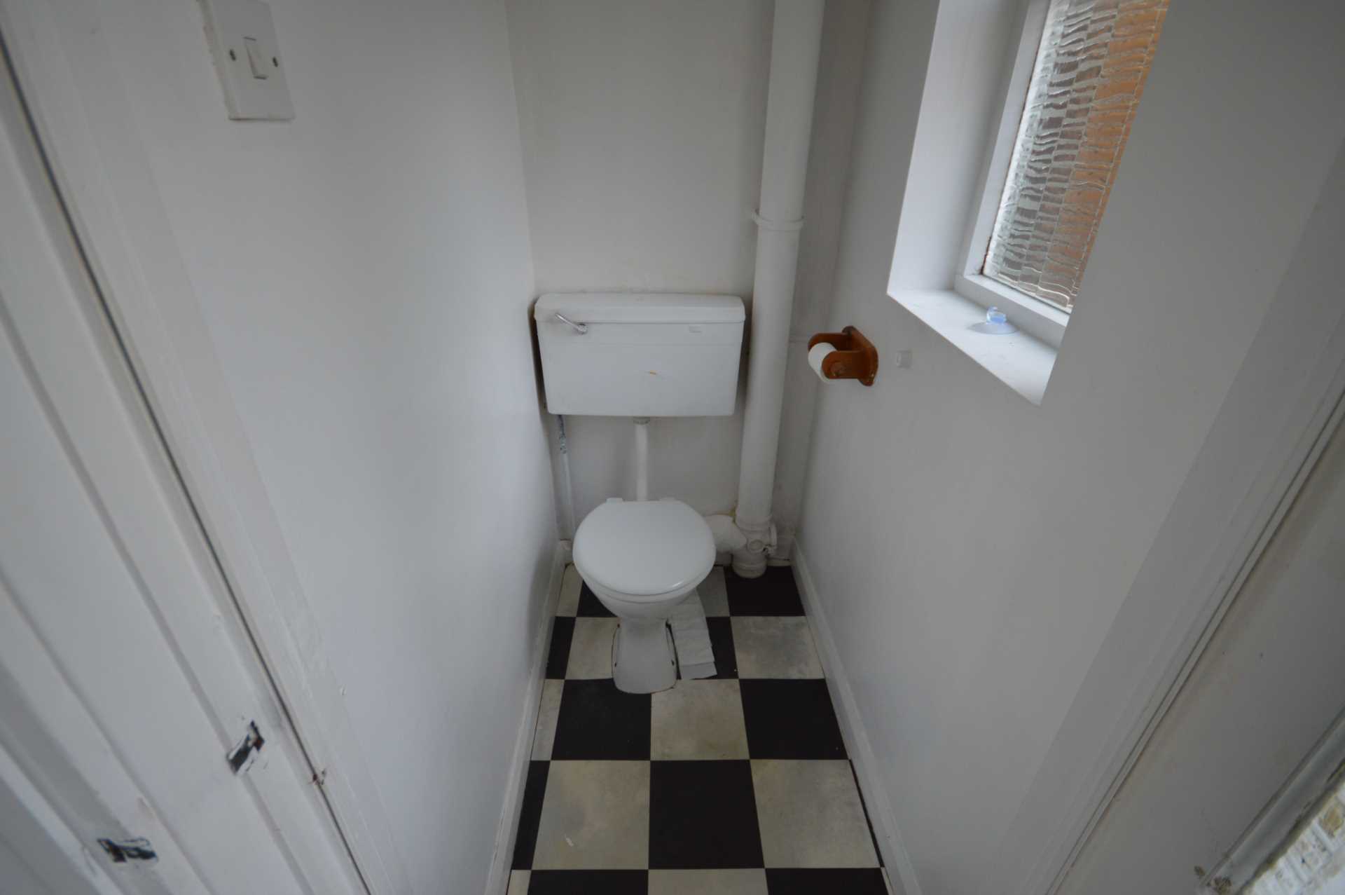 Additional Property Image 4 bedroom Semi Detached to rent in Ilford 7