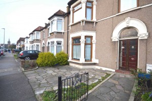 4 bedroom Semi Detached to rent in Ilford