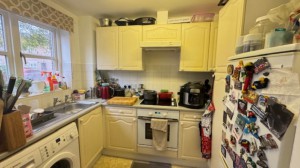 2 bedroom Apartment to rent in London